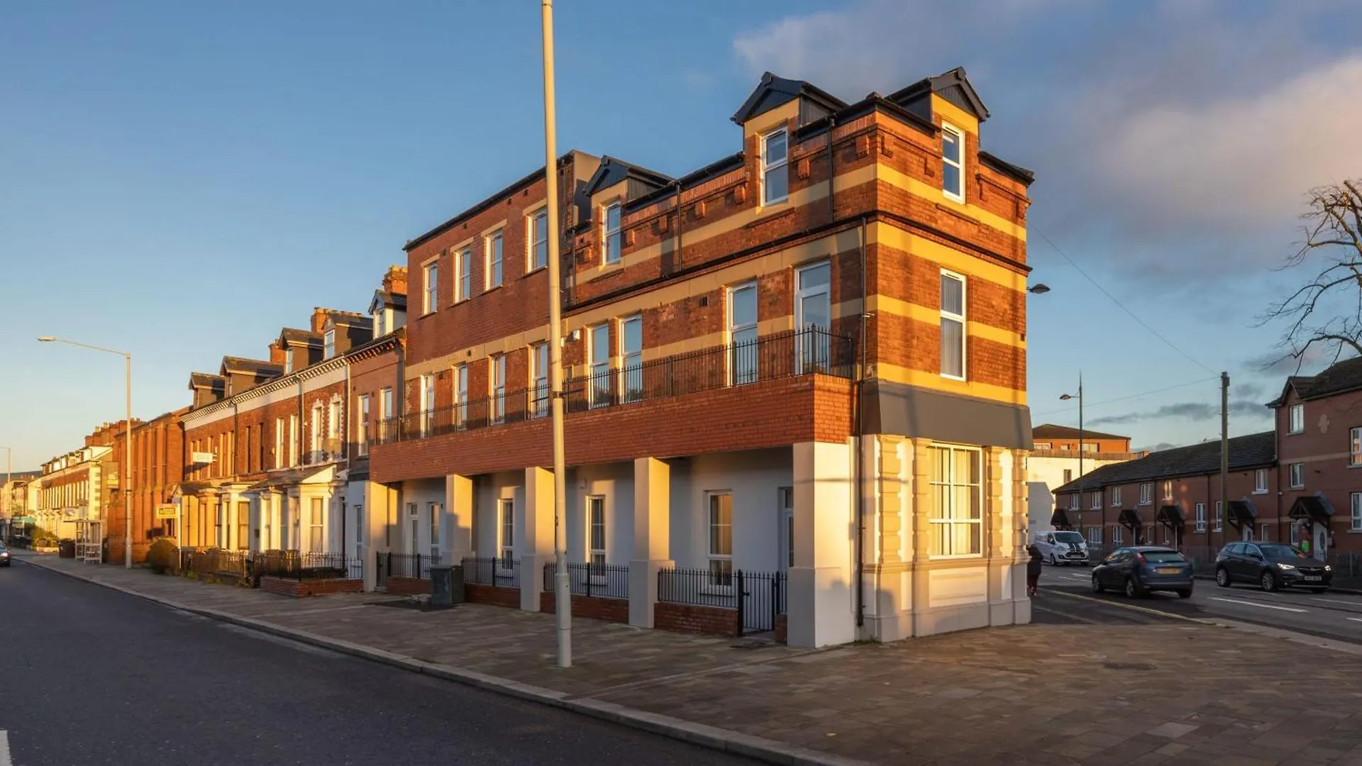 Contemporary 2 Bed Apartment -Belfast East Village