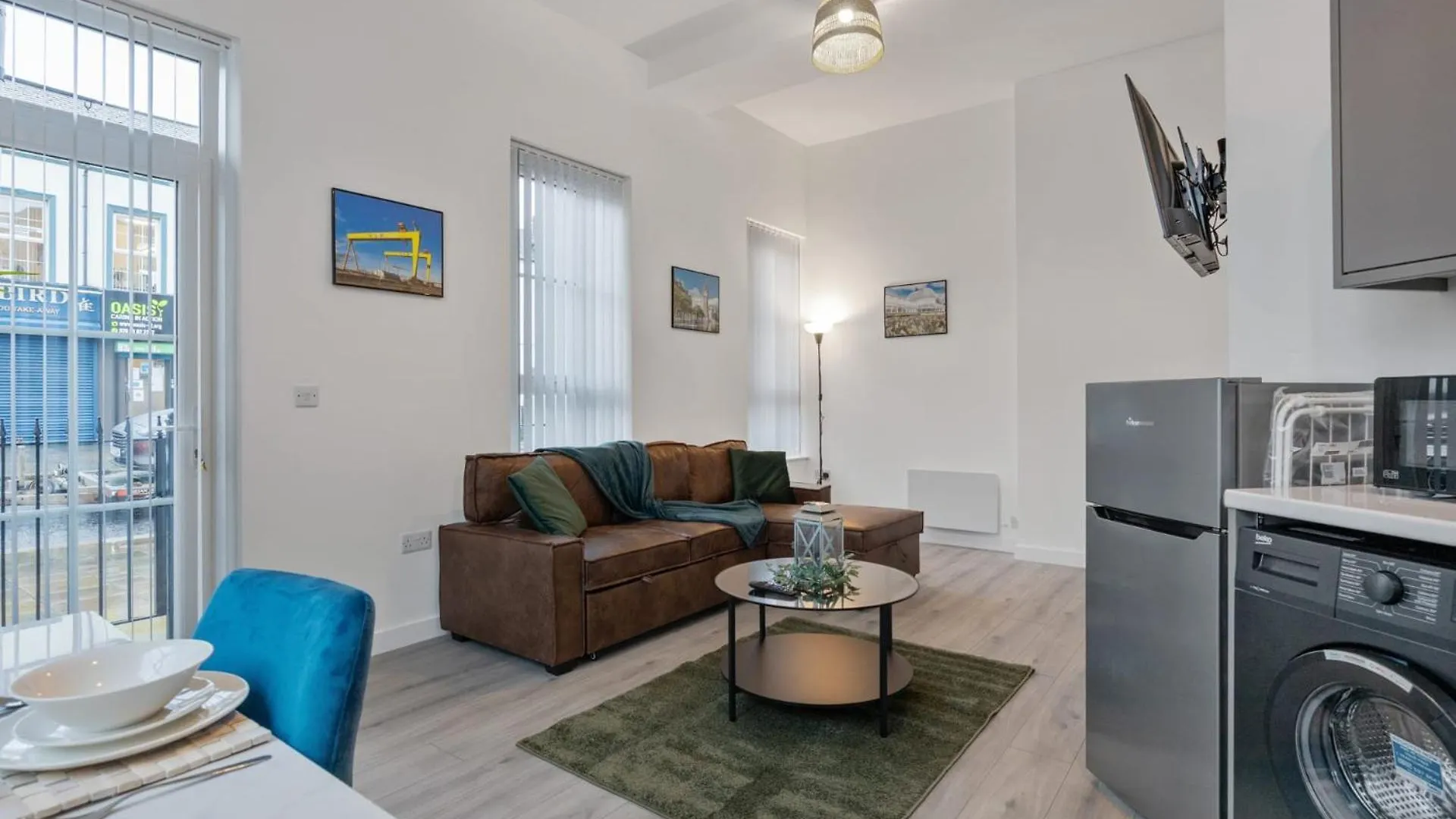 Contemporary 2 Bed Apartment -Belfast East Village