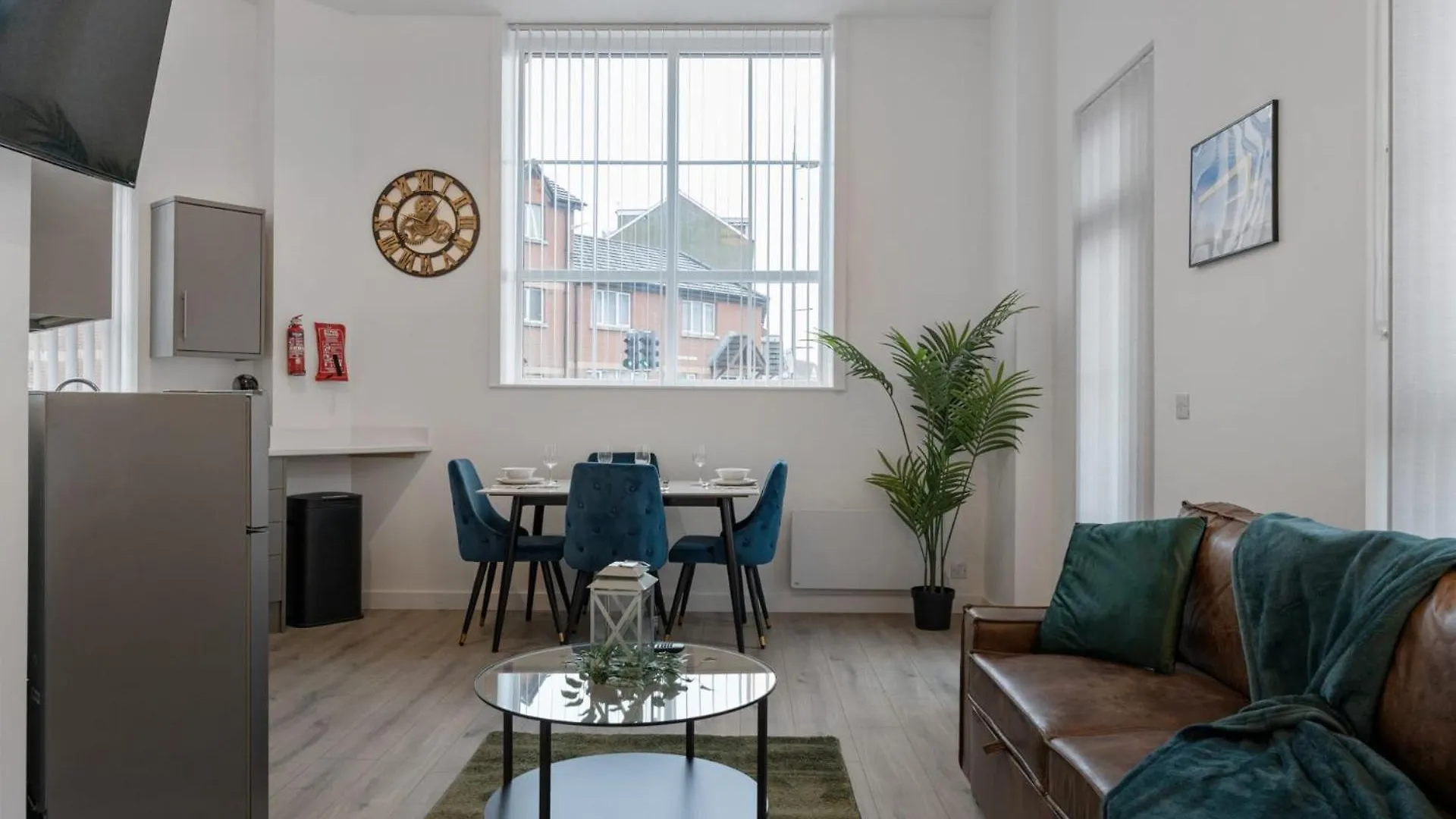 Contemporary 2 Bed Apartment -Belfast East Village