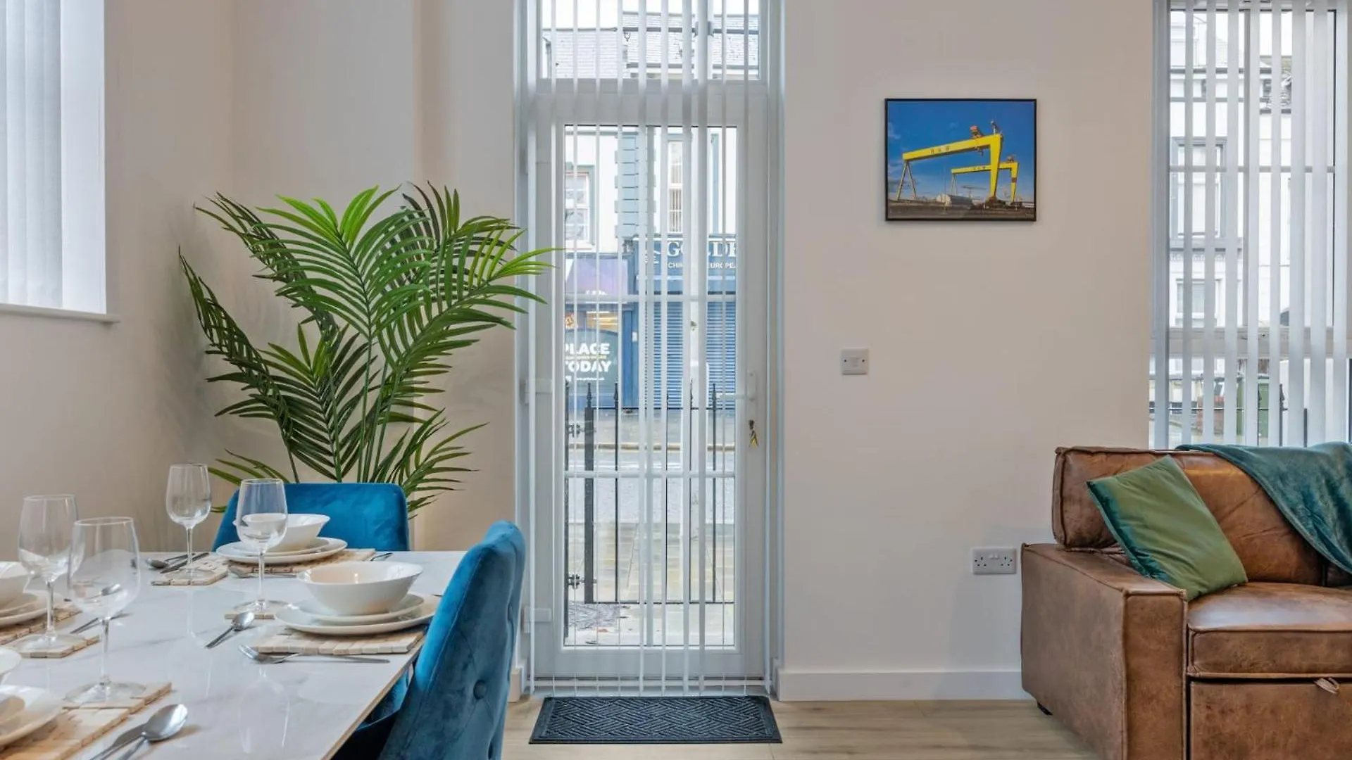 Contemporary 2 Bed Apartment -Belfast East Village Storbritannien