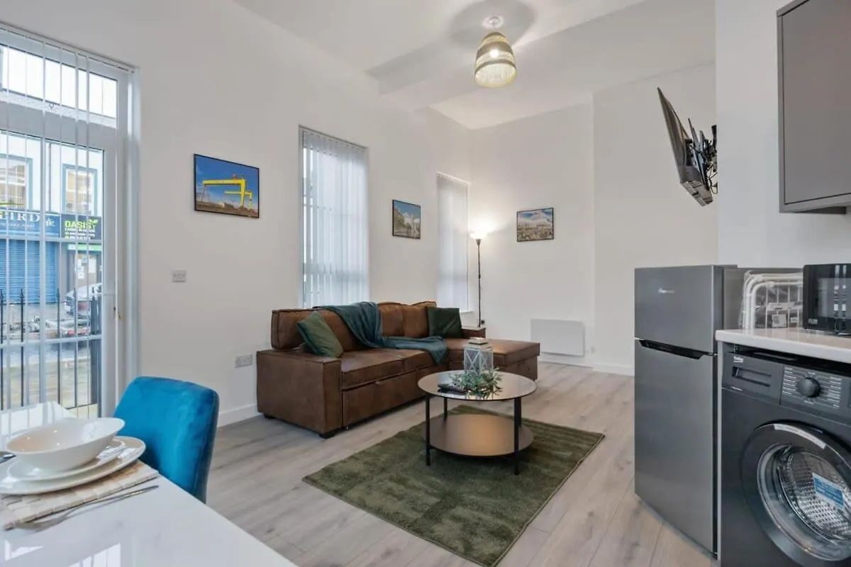 Contemporary 2 Bed Apartment -Belfast East Village